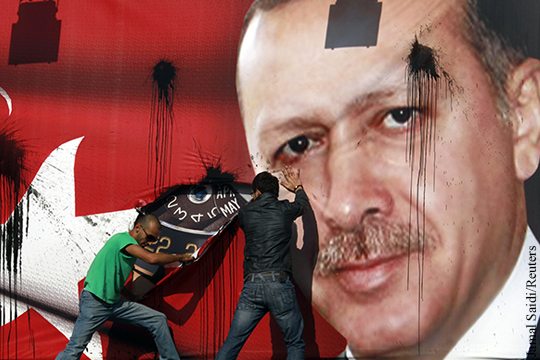 Власти Турции начали кампанию по массовому закрытию СМИ