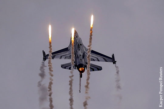 Варшава заявила о перехвате польскими F-16 российского акробатического самолета