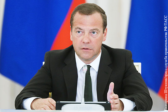 Медведев: Государство могло бы сдать российским семьям в аренду 7 млн квартир