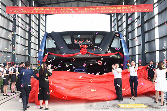 «Автобус будущего» испытали в Китае
