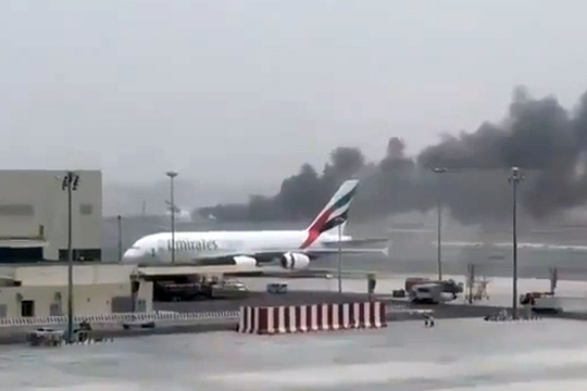Самолет Emirates Airlines загорелся после аварийной посадки в аэропорту Дубая