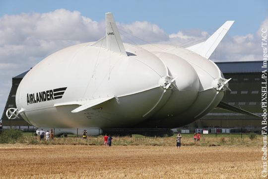 Крупнейшее в мире воздушное судно впервые представлено публике