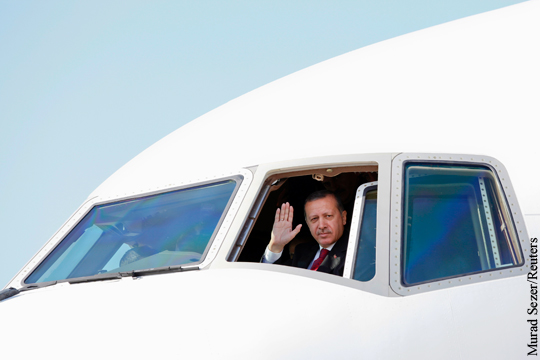 Эрдоган вылетел с делегацией в Петербург