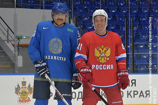 Опубликованы фото Медведева в хоккейной форме