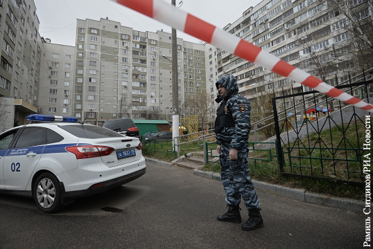 В Москве неизвестный с ножом убил двоих человек и ранил третьего, ведется розыск