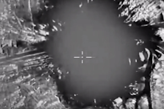 Опубликовано видео прямого попадания ракеты «Калибр» по базе боевиков в Сирии