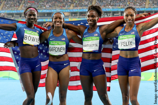 Повторно пробежавшая квалификацию сборная США взяла золото в эстафете в Рио