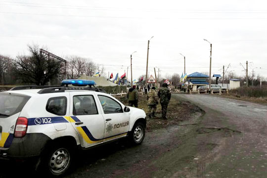Киев бессилен перед организаторами блокады Донбасса