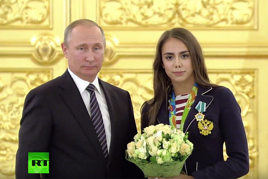 Путин поздравил российских олимпийцев с достойным выступлением