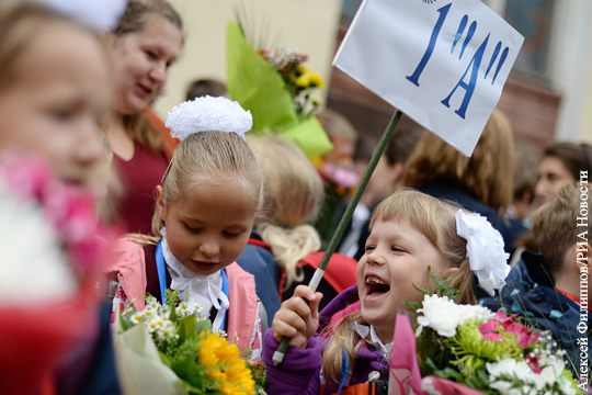 ВЦИОМ: Россияне сократили траты на подготовку детей к школе на 26%