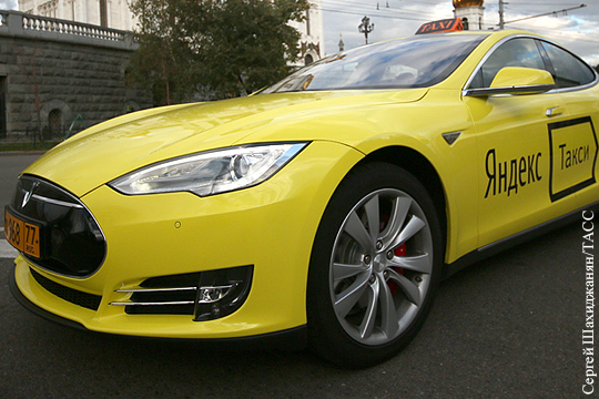 В Тбилиси избили водителя электрокара Tesla «Яндекс.Такси»