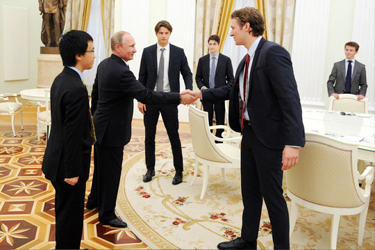 Британские СМИ узнали о встрече Путина с учениками элитного Итонского колледжа