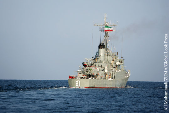 ВМС Ирана вынудили американский корабль изменить курс