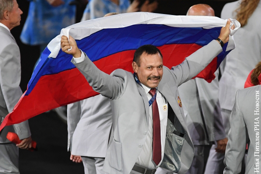 Названо имя белоруса с флагом России на открытии Паралимпиады