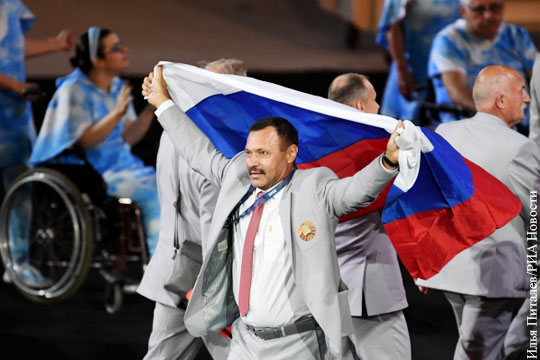 Белоруссия объяснила решение вынести флаг России на открытии Паралимпиады 