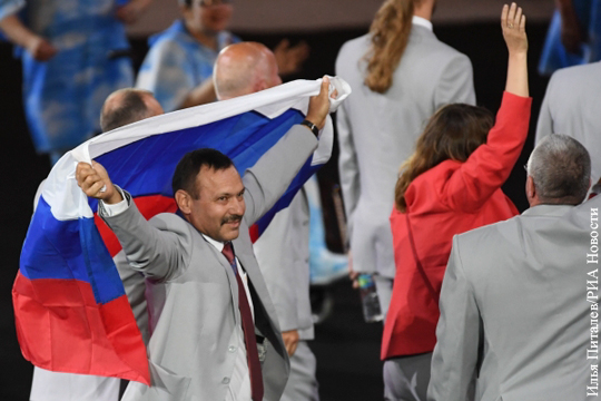 МПК отозвал аккредитацию вынесшего флаг России белоруса
