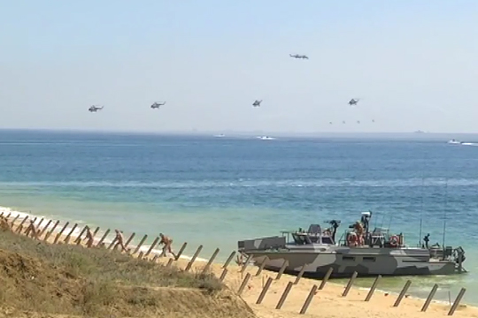 Опубликовано видео масштабных военных учений на полигоне в Крыму