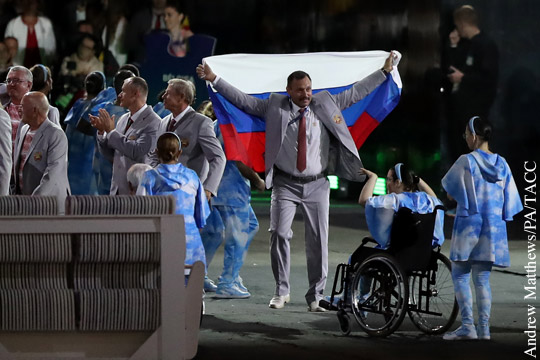 Пронесший флаг России на Паралимпиаде белорус рассказал о своем поступке