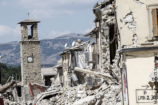 Сильное землетрясение произошло в центральной части Италии