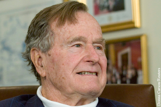Буш-старший решил голосовать за Клинтон