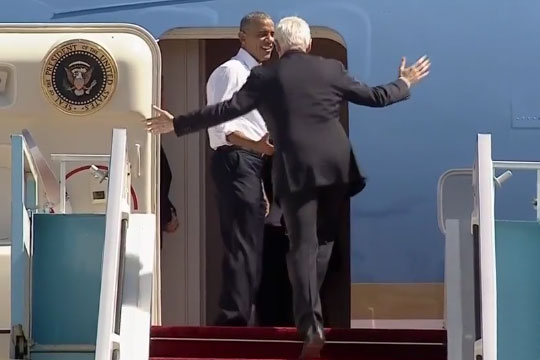 Обама уговаривал Клинтона побыстрее сесть в самолет после похорон Переса (видео)