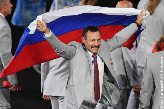 Россиянин захотел подарить белорусу Фомочкину квартиру за флаг в Рио