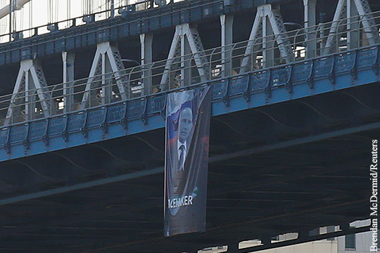 Огромный портрет Путина вывесили на Манхэттенском мосту в Нью-Йорке