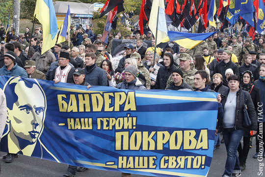 Марш националистов в Киеве начался стычкой с полицией