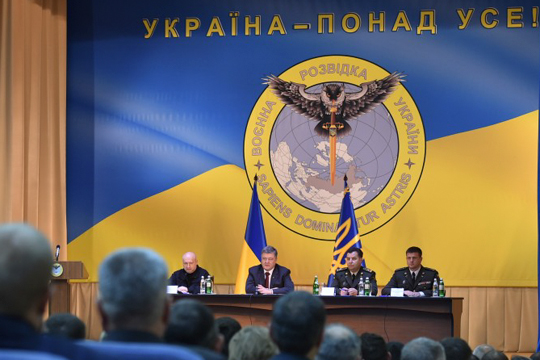 Порошенко представил главу ГУР Украины на фоне пронзающей Россию мечом совы