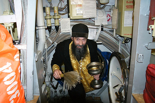 Священник на борту «Адмирала Кузнецова» пожаловался на «корабельную ругань»