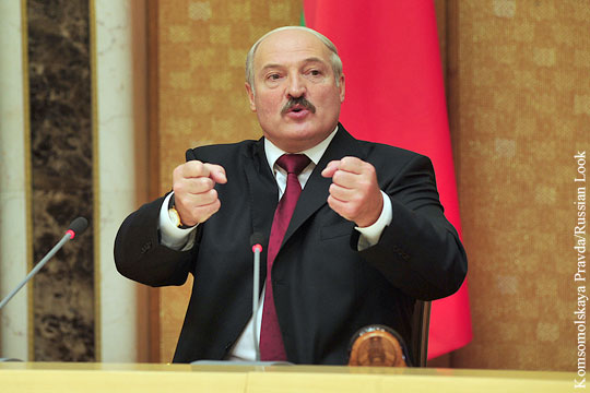 Лукашенко: Нам приходится закрывать грудью 1,2 тыс. километров границы с Украиной