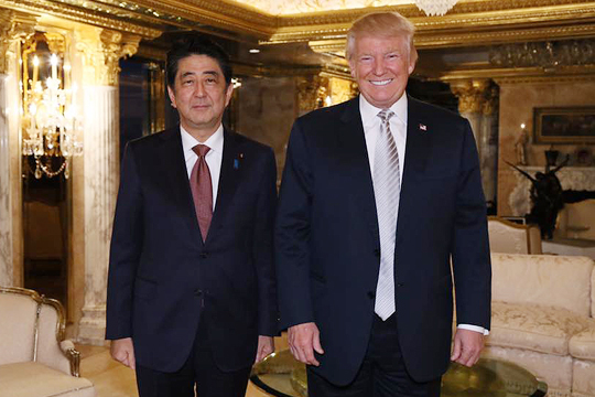 Трамп провел встречу с премьером Японии в Нью-Йорке