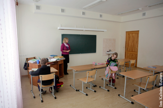 В Латвии утвердили закон о «нелояльных педагогах»