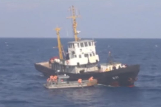 Спасенное российским военным кораблем украинское судно задержано в Греции за груз сигарет