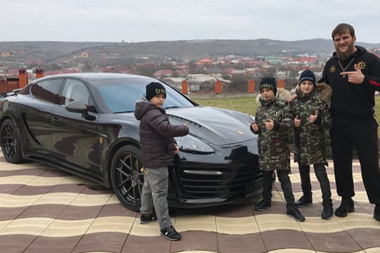 Тренер детей Кадырова рассказал о подаренном ими Porsche на день рождения