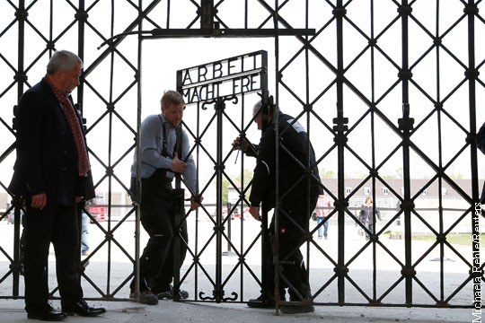 В Норвегии нашли украденные ворота в концлагерь Дахау