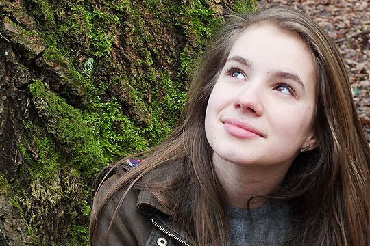 Убитая мигрантом в Германии девушка оказалась дочерью чиновника ЕК