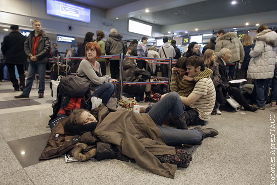 В аэропортах Москвы отменили около 80 рейсов