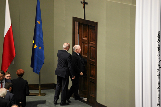 Полиция вывела Качиньского из здания парламента Польши