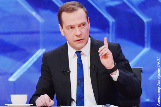 Медведев пообещал включить в свое новогоднее меню отечественные продукты