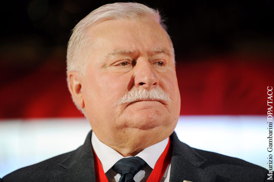 Валенса призвал президента Польши уйти в отставку