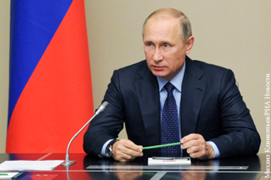 Путин поручил кабмину в 2017 году сосредоточиться на повышении зарплат бюджетников