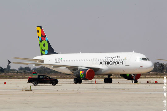 В аэропорту Мальты угонщики угрожают взорвать ливийский самолет с 118 пассажирами
