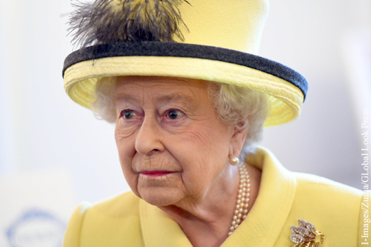 СМИ: Охранник ночью чуть не застрелил Елизавету II в Букингемском дворце