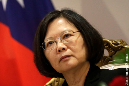 Главе Тайваня в США вручили оскорбительный подарок