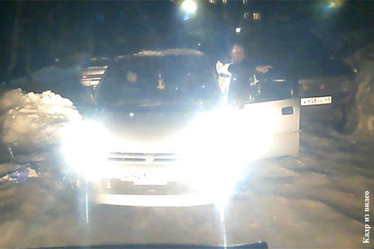 Опубликовано видео инцидента с блокированием проезда скорой на Камчатке