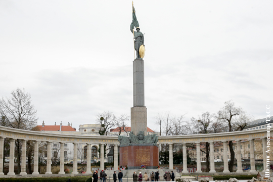 В Вене осквернили мемориал советским воинам-освободителям