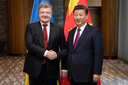 Порошенко попросил Китай помочь вернуть Крым Украине