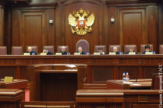 Конституционный суд разрешил России не платить компенсации экс-акционерам ЮКОСа