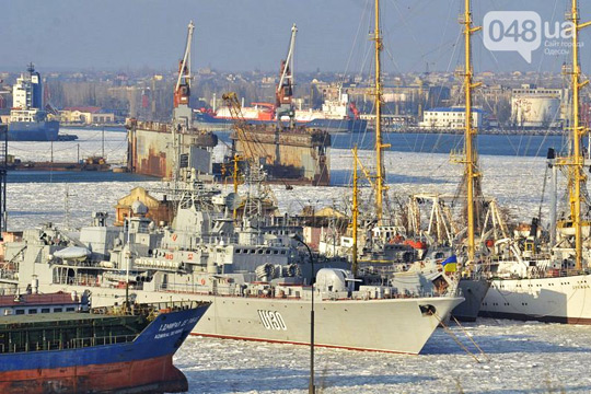 ВМС Украины сковало льдом